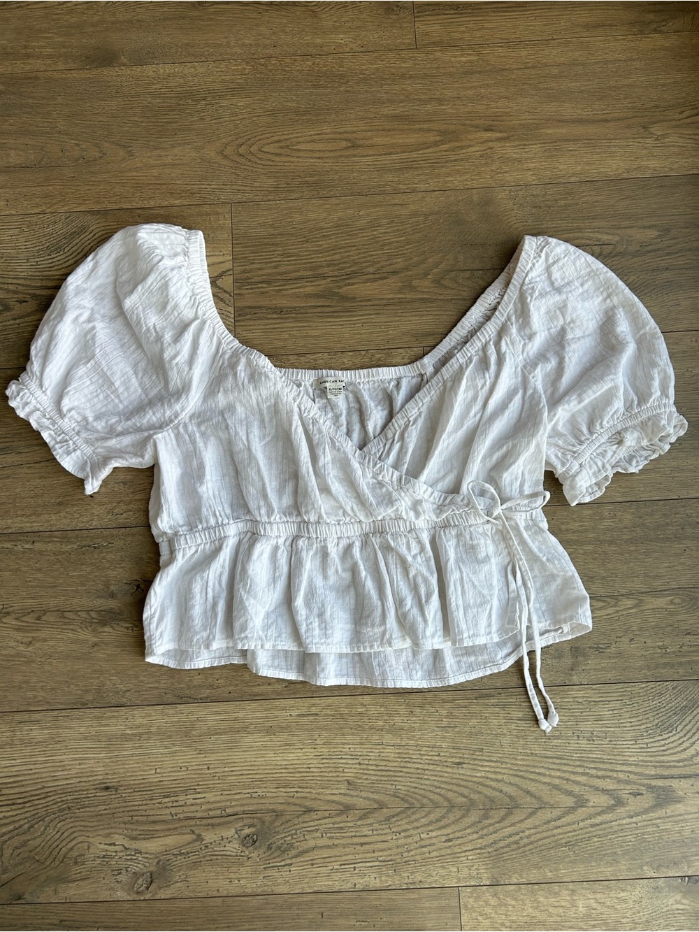🦅 AE White Puff-Sleeve Crop Top